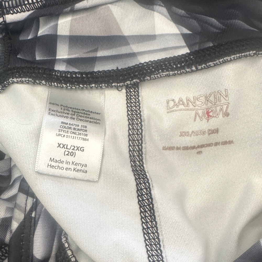 2for1 XXL Danskin Now Black and Gray Patterned cropped Leggings - Picture 4 of 5